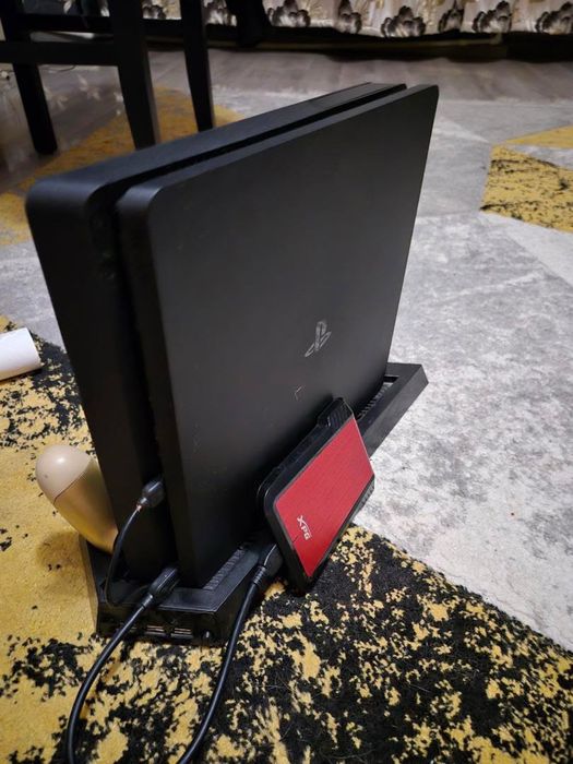 PS4 Slim Modat Chip si DVD + HDD 1.6TB + GoldHEN + 2 Manete + Stand Racire
