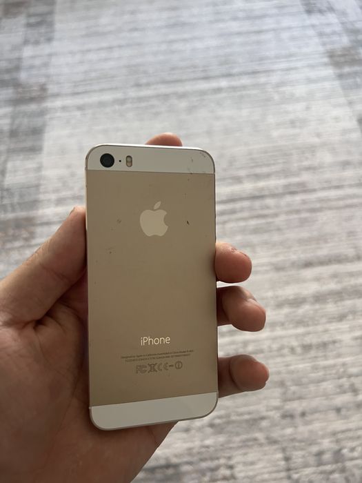 Продаю iPhone 5s в хорошем состоянии.
