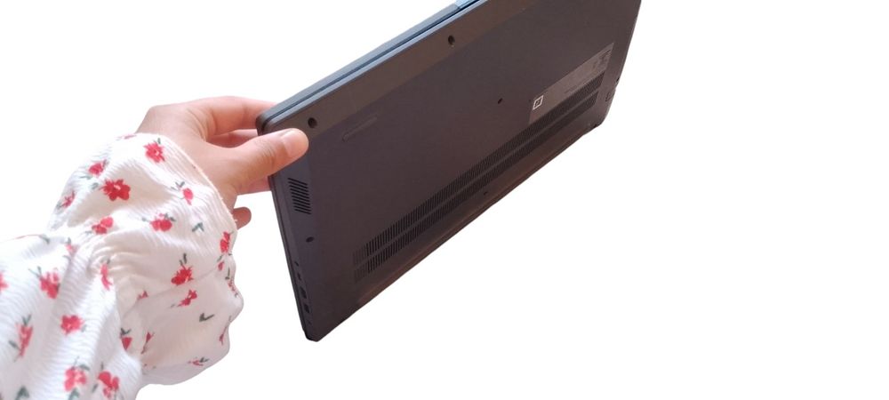 Noutbuk lenovo 82YU