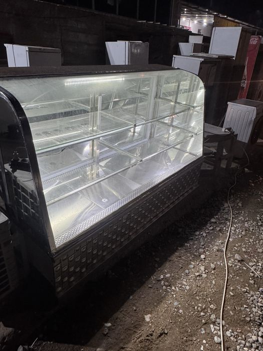 Витринный холодильник сатылады