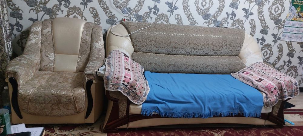 Продам мягкий уголок: диван, софа, кресло