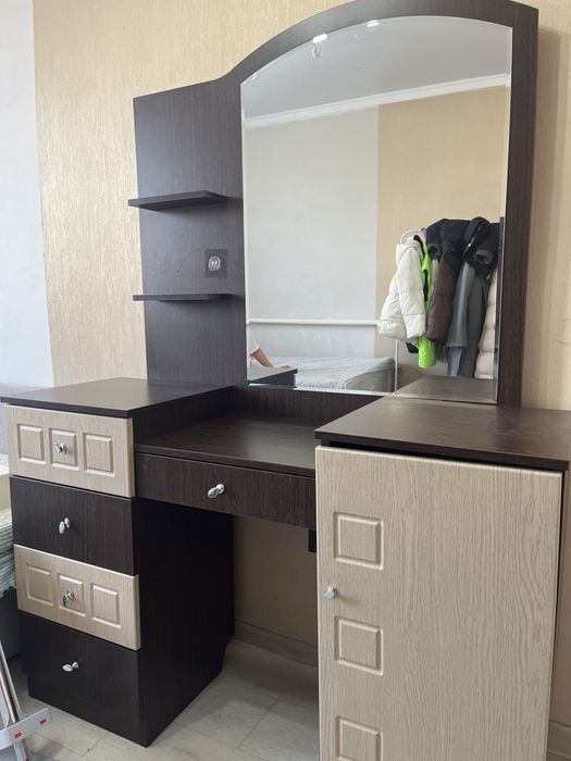 Косметический столик