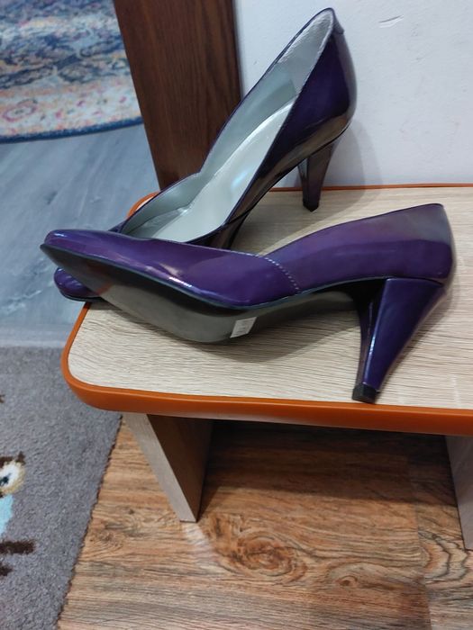 Pantofi din piele naturala lacuita, violet