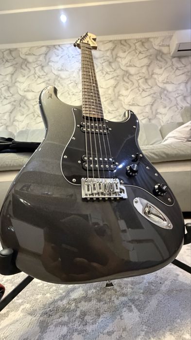 Squier Affinity Series ™ Stratocaster® HH Charcoal Frost Metallic