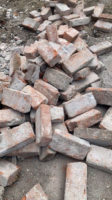 Caramida veche de presa rezultata din demolari