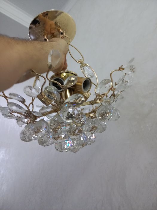 Люстра в хорошем состоянии