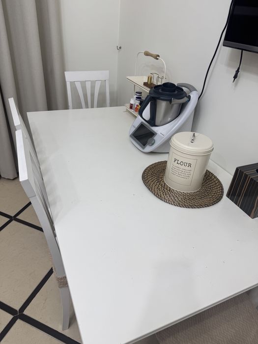 Продам стол и 4 стула