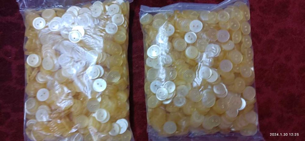 Vand nasturi de lenjerie