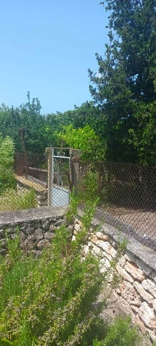 Къща с голям двор в Смин