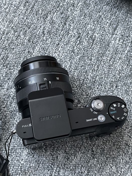 Camera foto digitala SAMSUNG NX1000 Black, 14.2MP CCD, 5x Optical Zoom, 16GB,