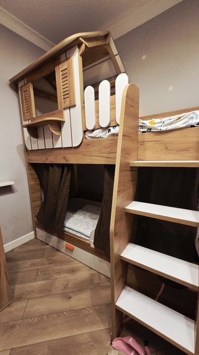 Кровать двухьярусная