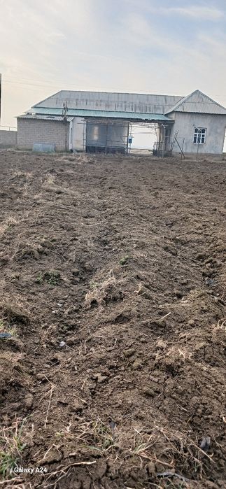 Uy uchastka 4xonalik 1ta oshxona