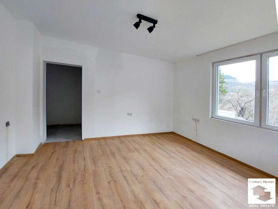 104768 Просторен апартамент с гледка към хълм Царевец, Велико Търново