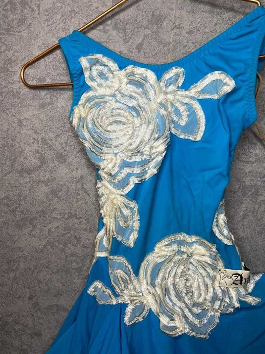 Платье спортивно - бальное