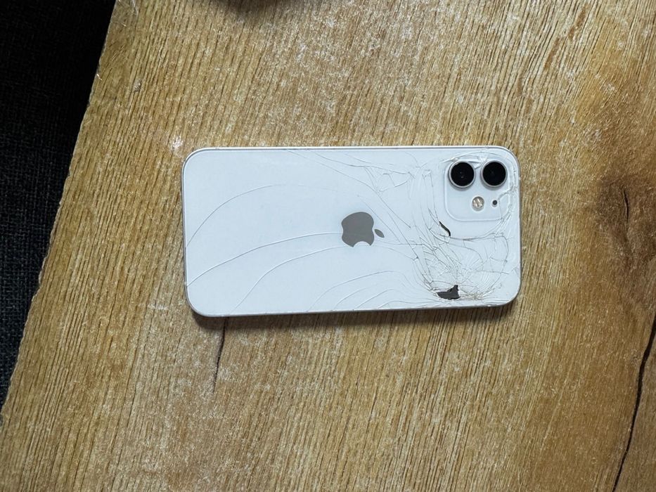 продам Айфон 12