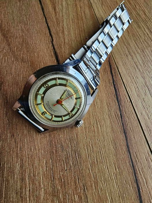Винтидж немски механичен ръчен часовник Finona 17 Rubis (от периода на 1960–1970-те години)