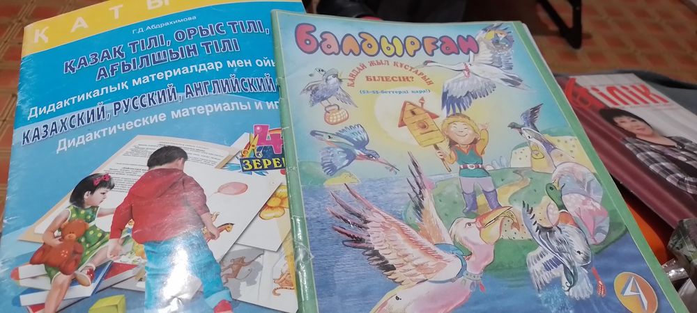 Отдам часы и хлебницу