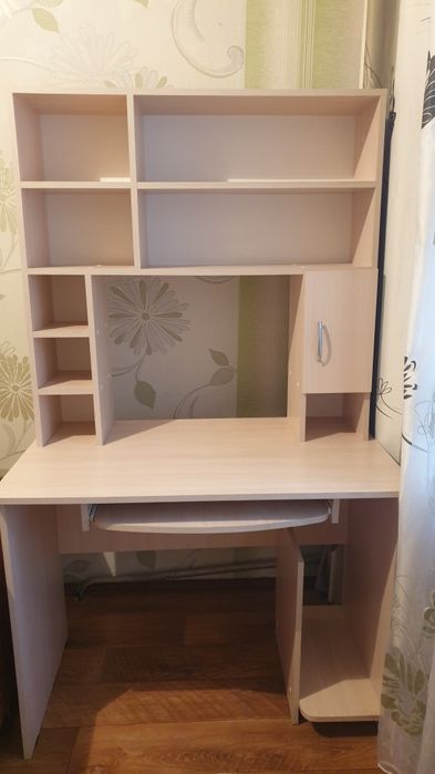 Стол письменный .