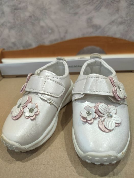 Продам детские туфельки