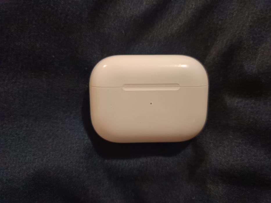 iPhone AirPods Pro