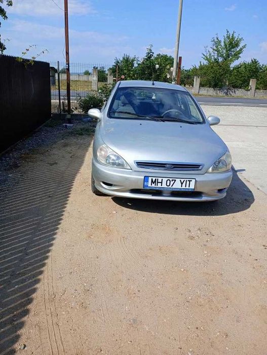 KIA BENZINA an 2004 in stare perfecta