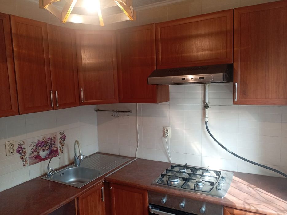 Продам Кухонный гарнитур угловой