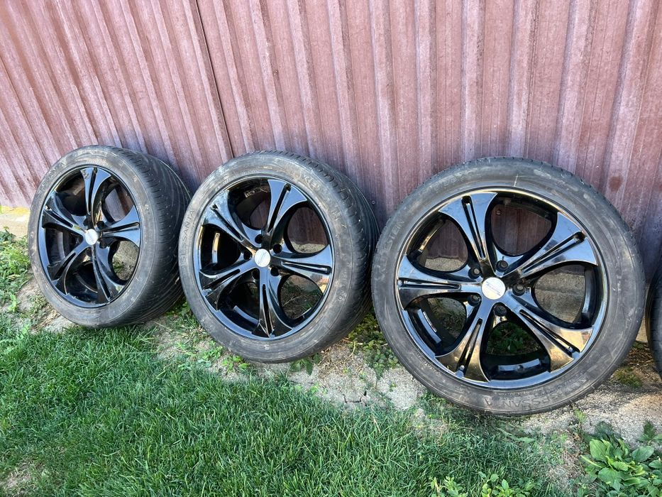 Jante negre de 20 inch cu anvelope de 275/40 r20