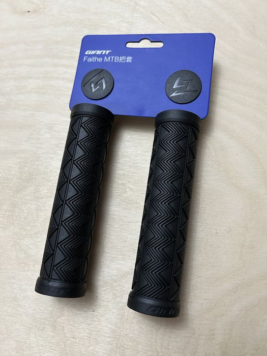 Грипсы Giant новые
