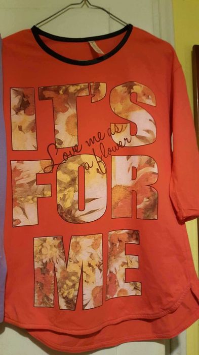 Set format din blugi si doua bluze imprimate.