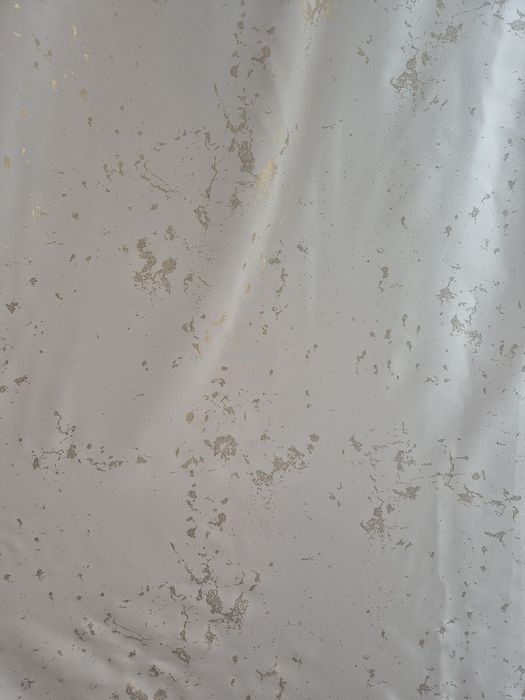 Perdea cu model auriu 400×225