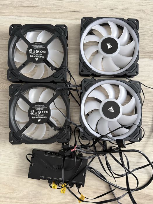 4 ventilatoare Corsair 140 + Commander pro XT