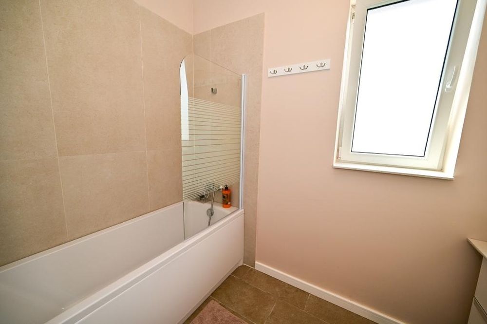 Apartament de 3 camere de închiriat
