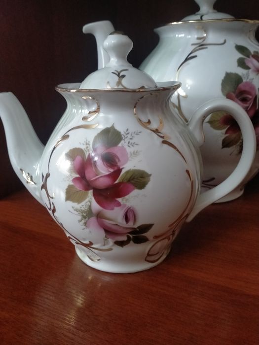 Продам два чайника