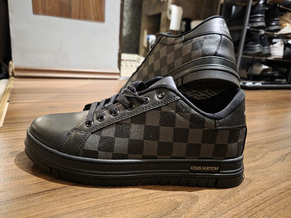 Adidași mărimea 41