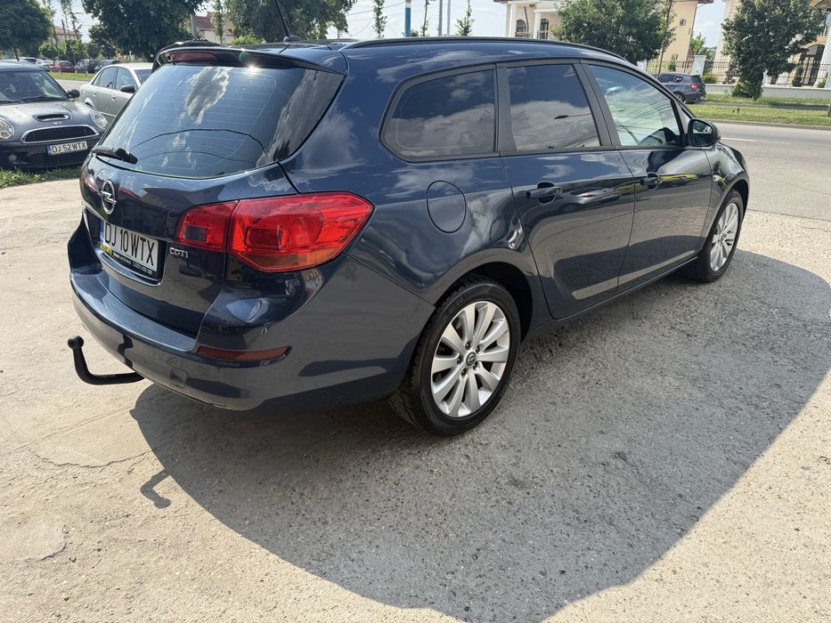 Opel Astra J 2011, 2.0CDTI 160 cp
