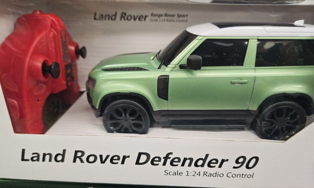 Радиоуправляема кола Land Rover Defender 90 – 1:24, 2.4GHz, нова в кутия