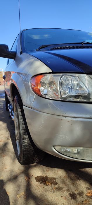 Крайслер Вояджер (додж караван)