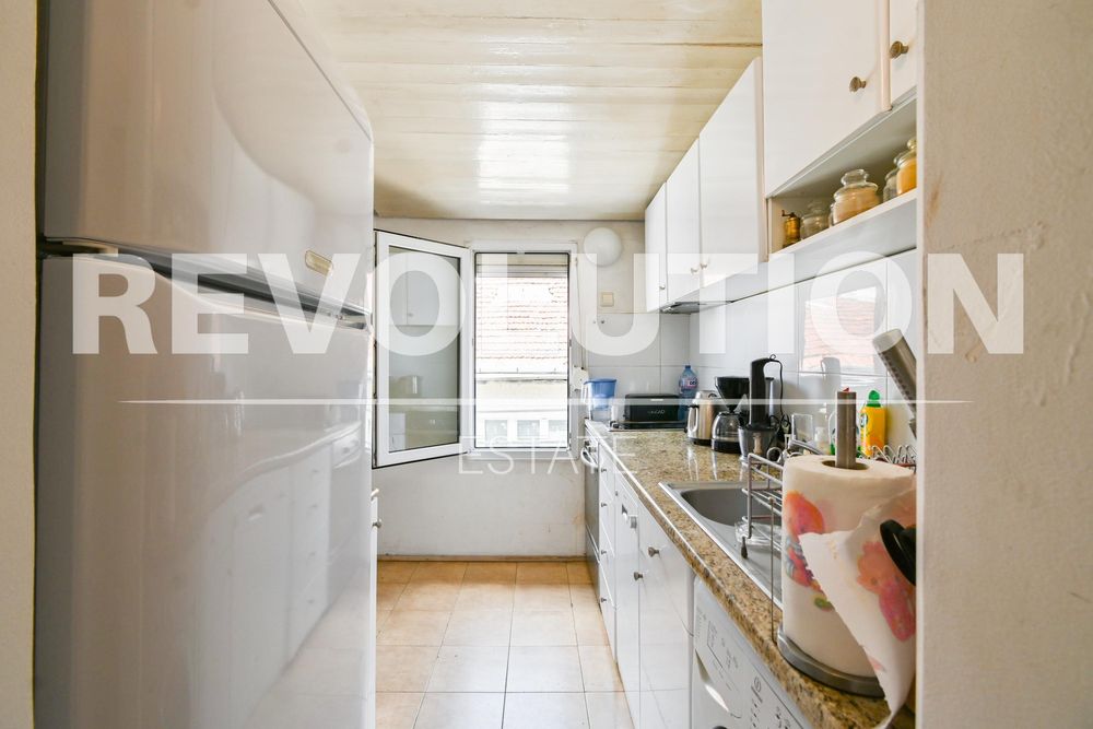 Продава се Тристаен апартамент в София, Докторски паметник - 70 кв.м за 4500 €/кв.м - Снимка #9