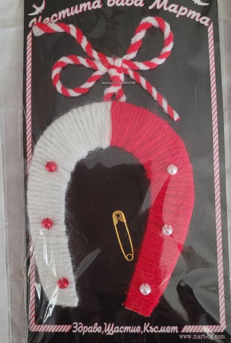 Мартеници на едро и дребно