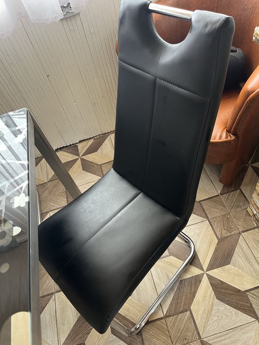 Vând masă+ 6 scaune