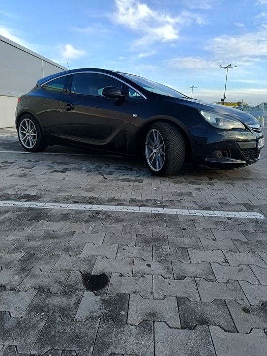 Proprietar Vand /schimb Opel Astra J GTC 11/2013 jante RJ 19" euro5 RA