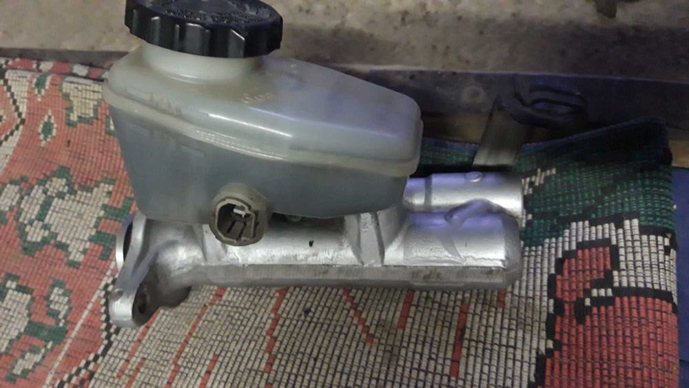 Продам главный тормозной цилиндр.