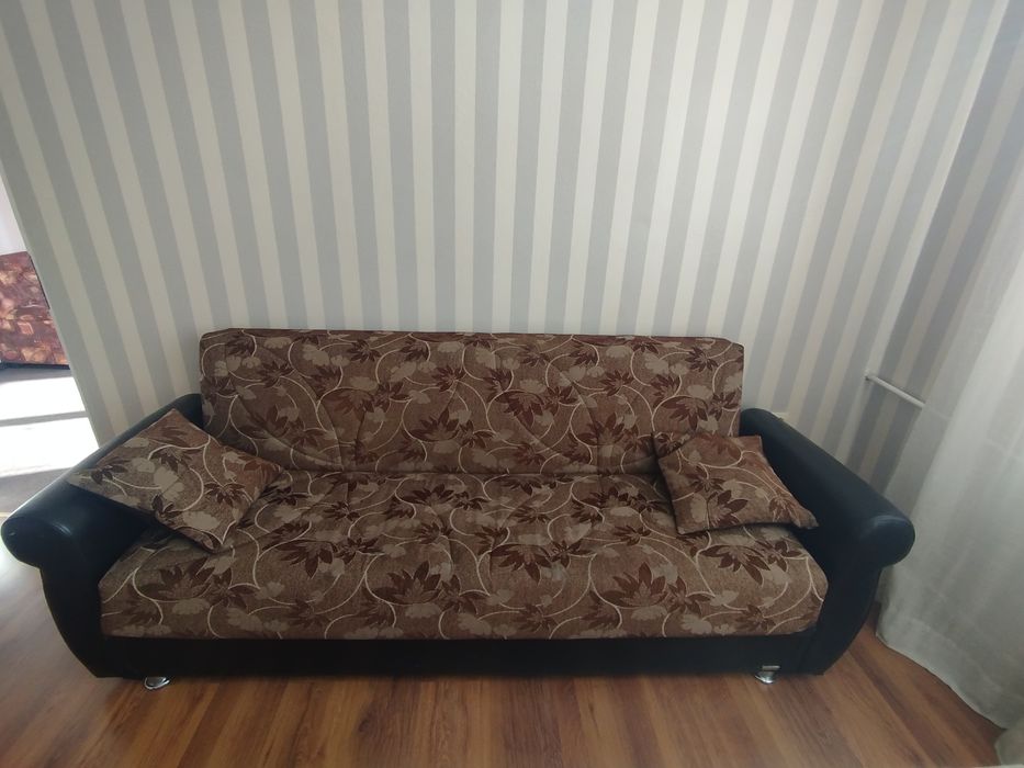 Подарявам Диван разтегателен в добро състояние