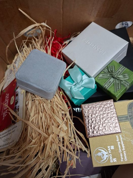 Коробочки новые разные  продам