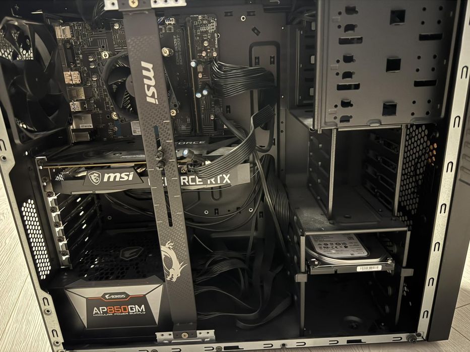 Продавам компютър ГЕЙМЪРСКИ