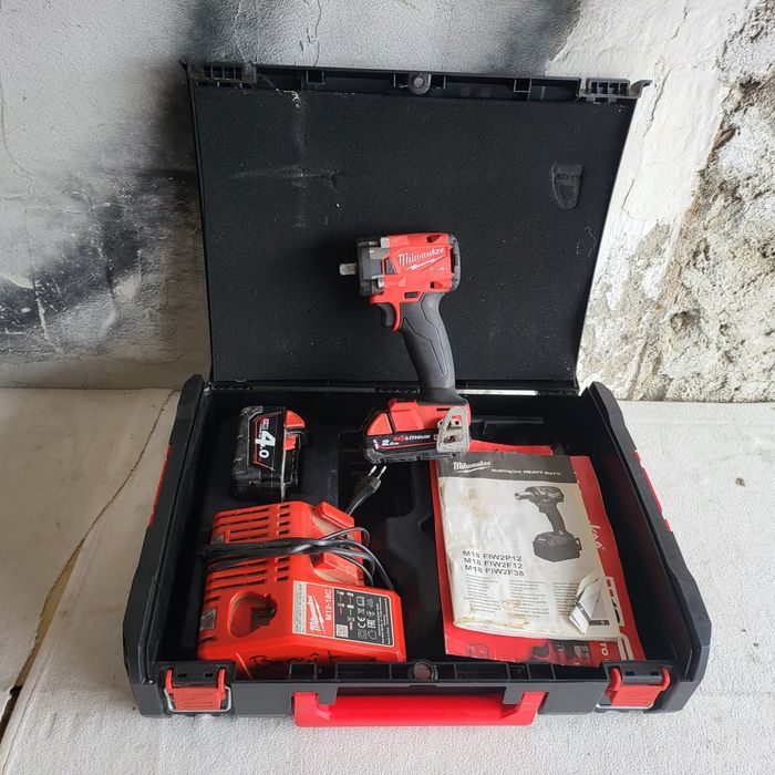 Mașina de înșurubat cu impact Milwaukee M18 FIW2P12