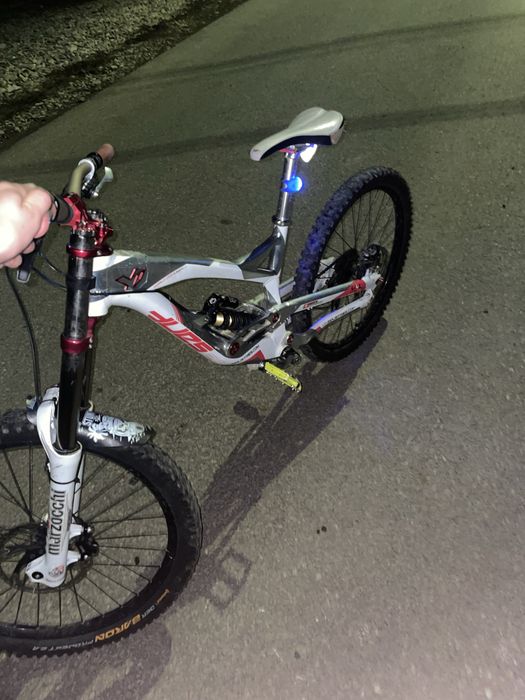 Yt tues downhill
