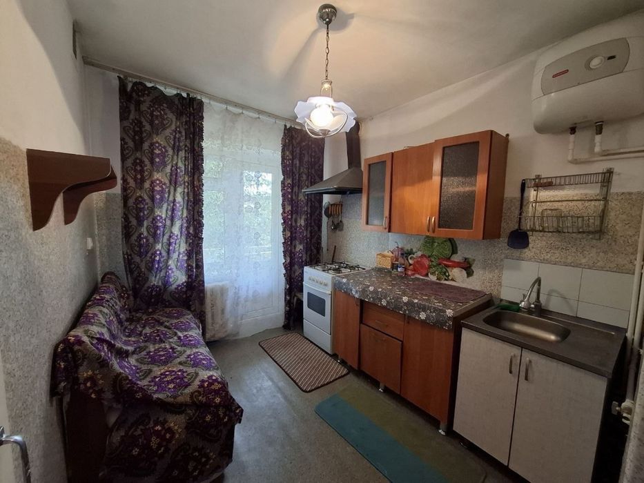 Сдается в аренду 1 ком кв семейным на 4 этаже Азиз базар