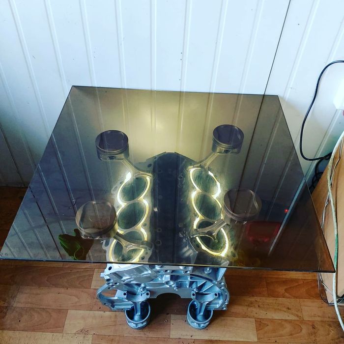 Стол из блока двигателя