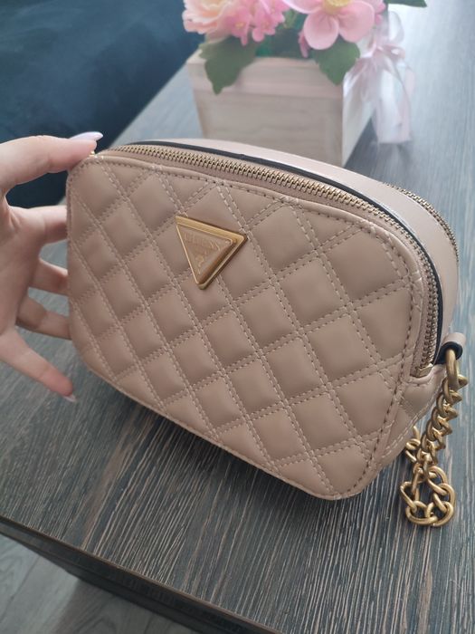 Оригинална чанта Guess